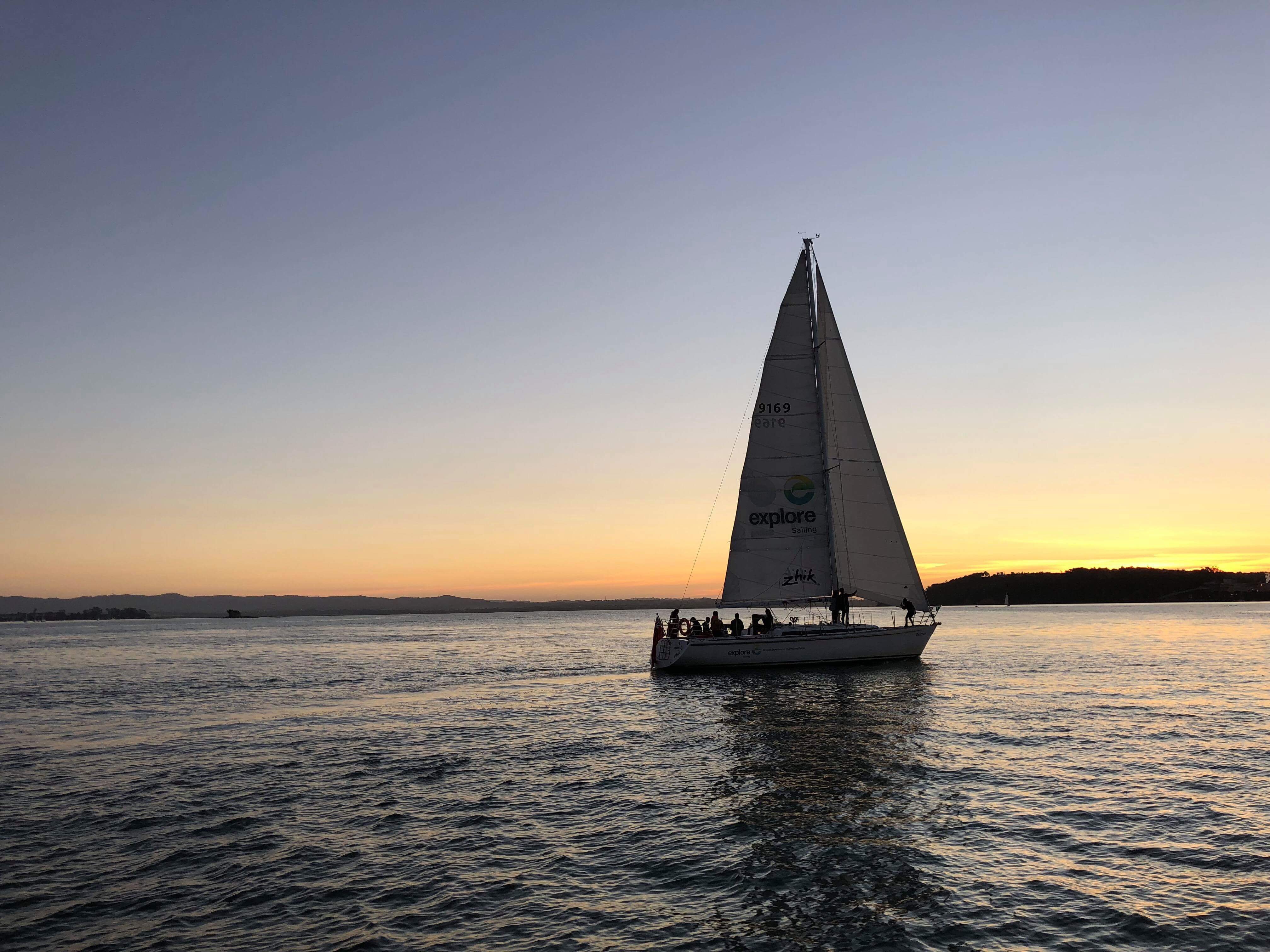 sailing yacht cruise on auckland harbour with dinner