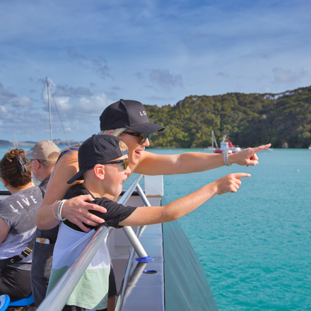 Explore Group | Bay of Islands | Hole in the Rock cruise 