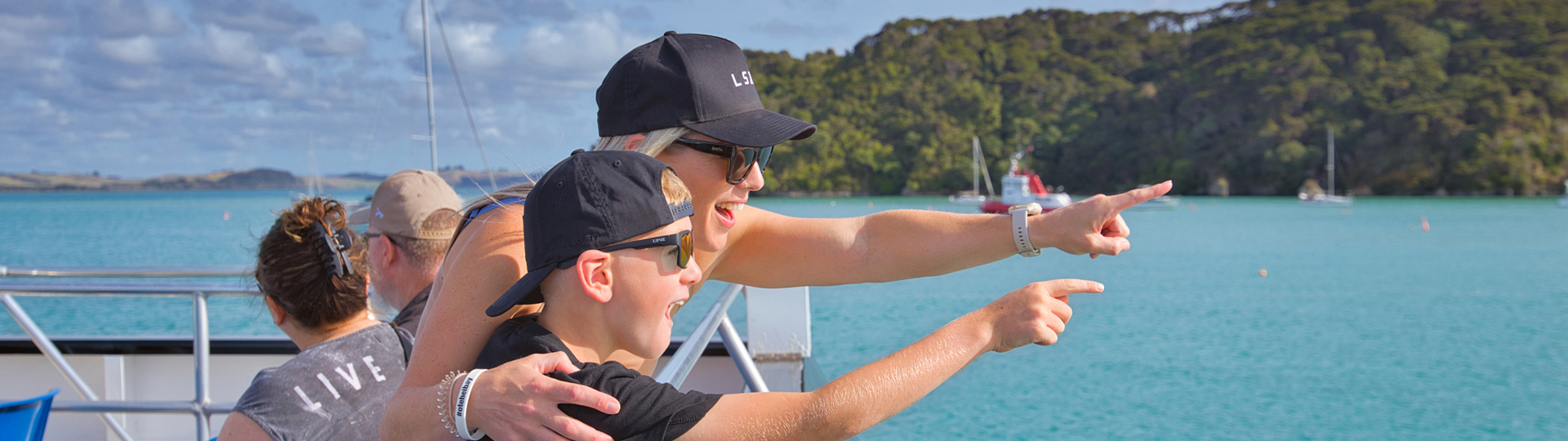 Explore Group | Bay of Islands | Hole in the Rock cruise 